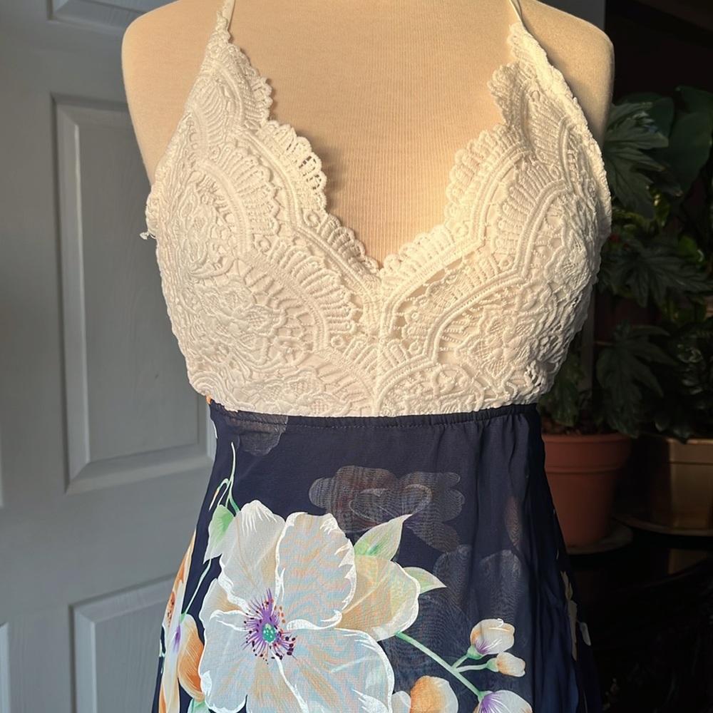 Floral Lace Halter Dress - Picture 3 of 10